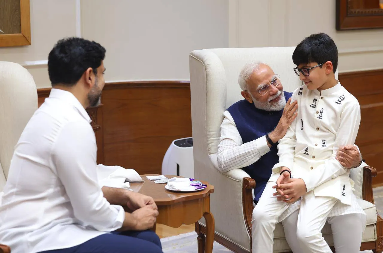 Nara Lokesh-Modi: మోదీని కలిసిన నారా లోకేష్ ఫ్యామిలీ-PHOTOS