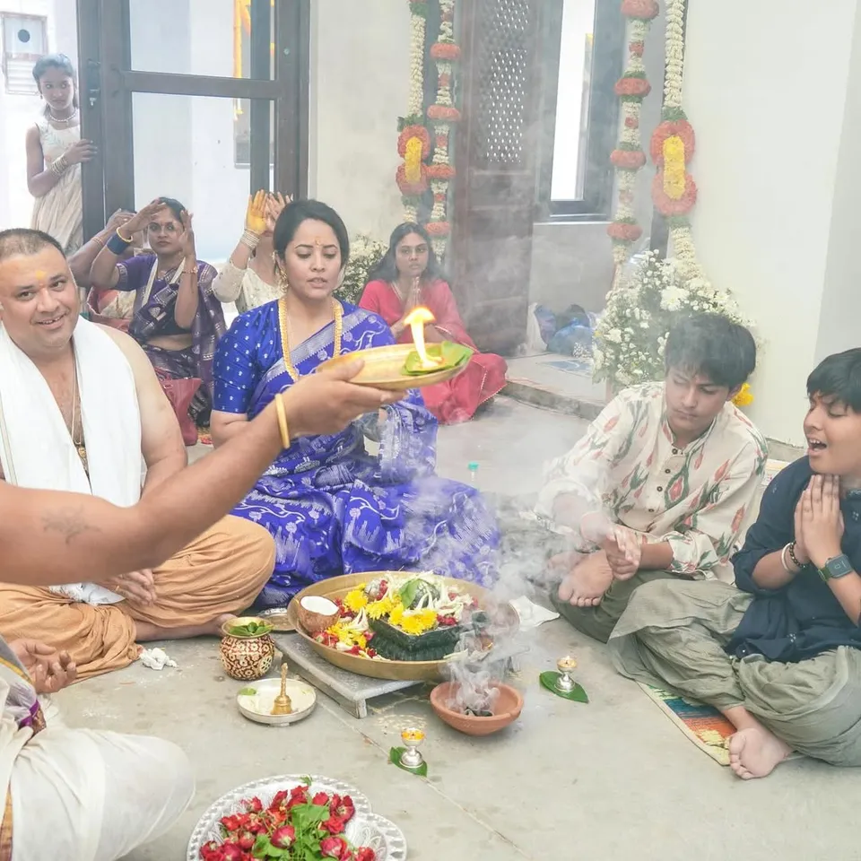 anasuya house warming pic 1st