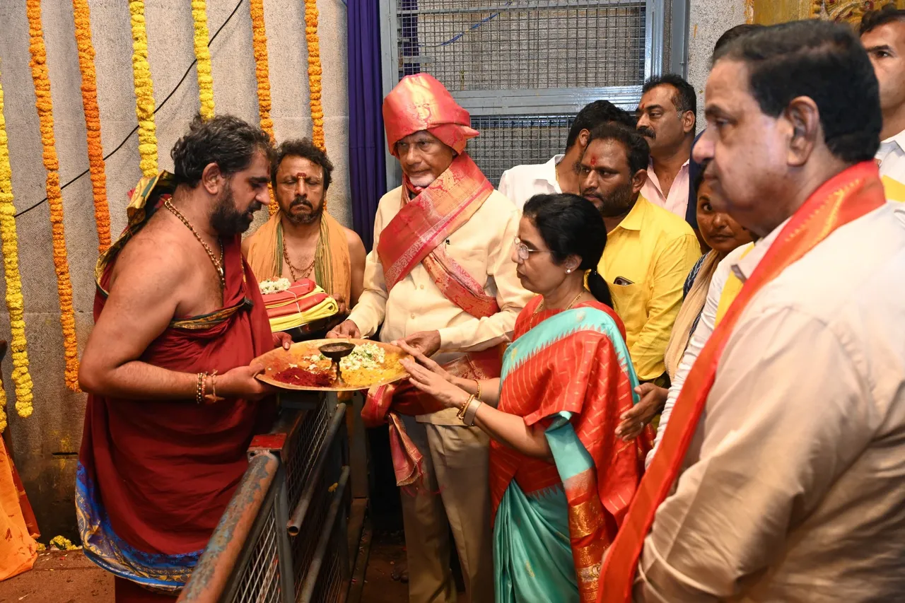 గంగమ్మ జాతరలో సీఎం చంద్రబాబు దంపతులు-PHOTOS