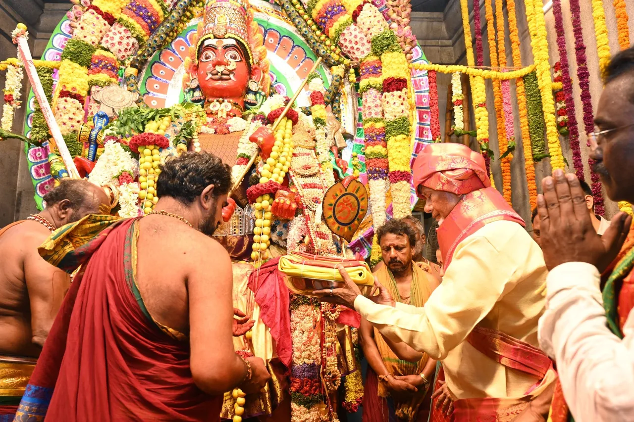గంగమ్మ జాతరలో సీఎం చంద్రబాబు దంపతులు-PHOTOS