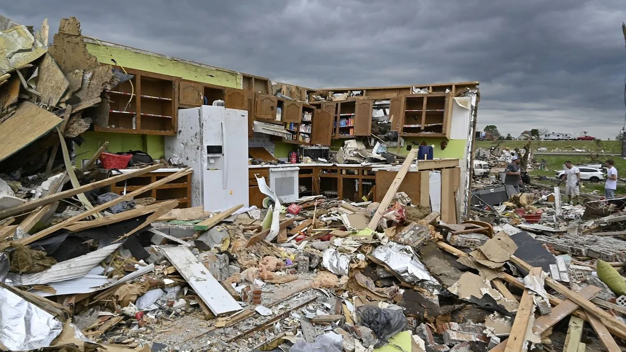 More severe weather pummels the central US as thousands recover from deadly tornadoes