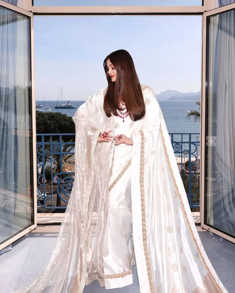 Aishwarya cannes 2025 pic 1st