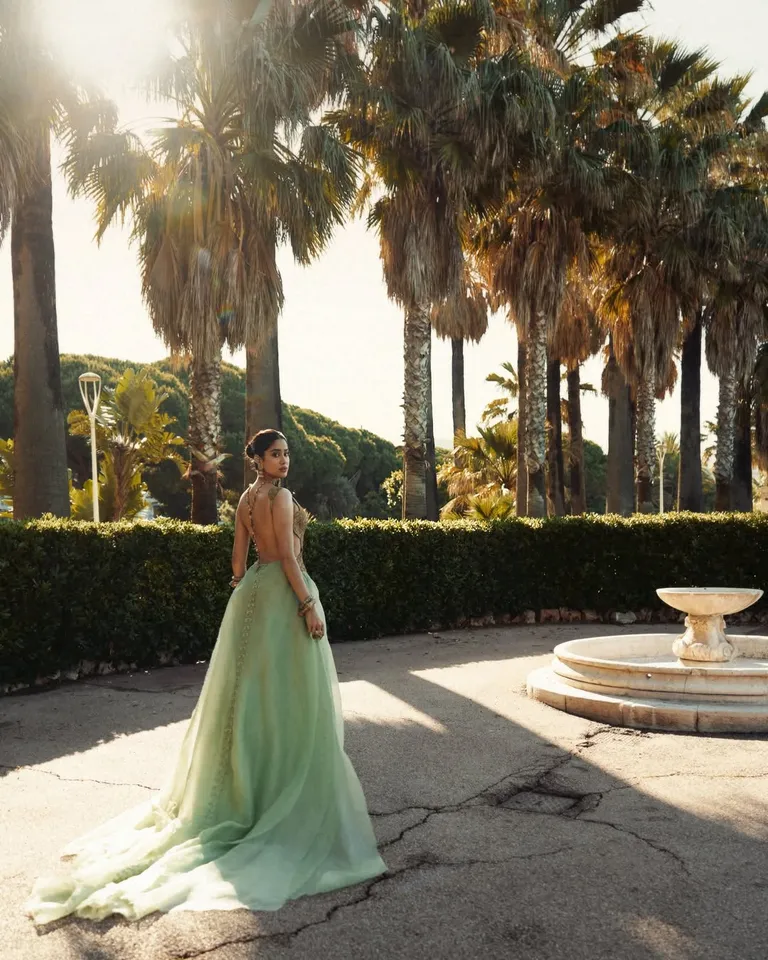 janhvi kapoor cannes 202 1st pic