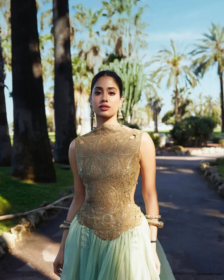 janhvi kapoor cannes 202 2nd pic