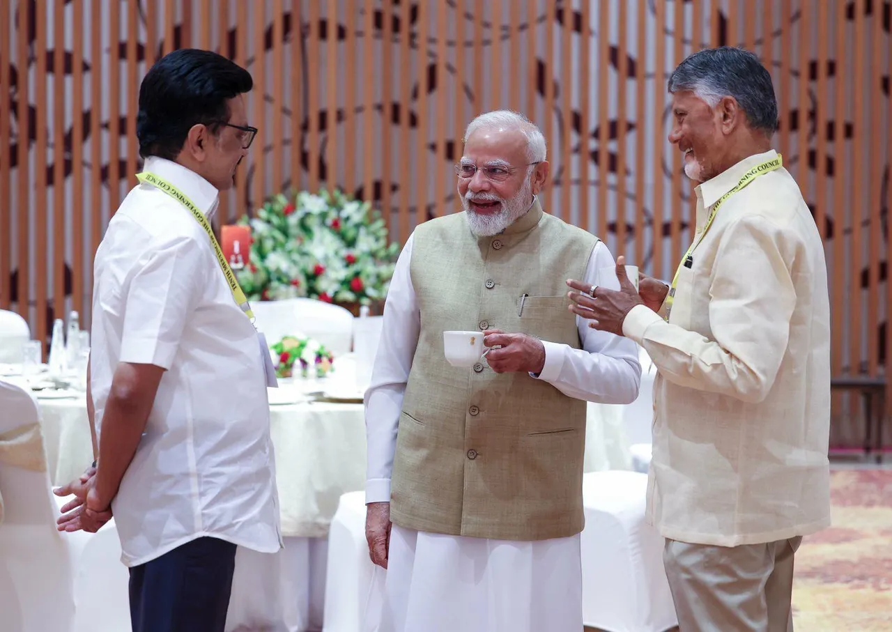 రేవంత్, స్టాలిన్, చంద్రబాబుతో ప్రధాని నవ్వులే నవ్వులు-PHOTOS