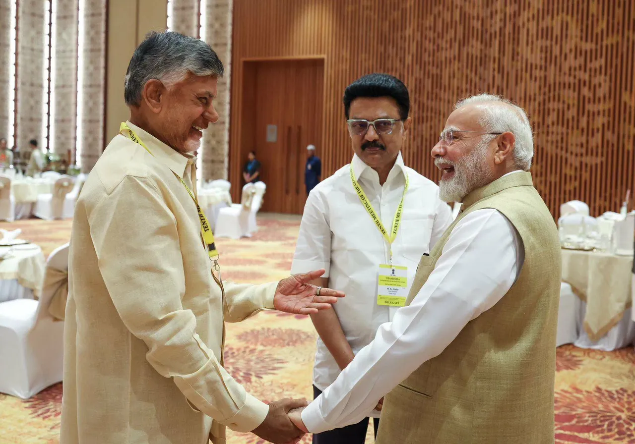 రేవంత్, స్టాలిన్, చంద్రబాబుతో ప్రధాని నవ్వులే నవ్వులు-PHOTOS