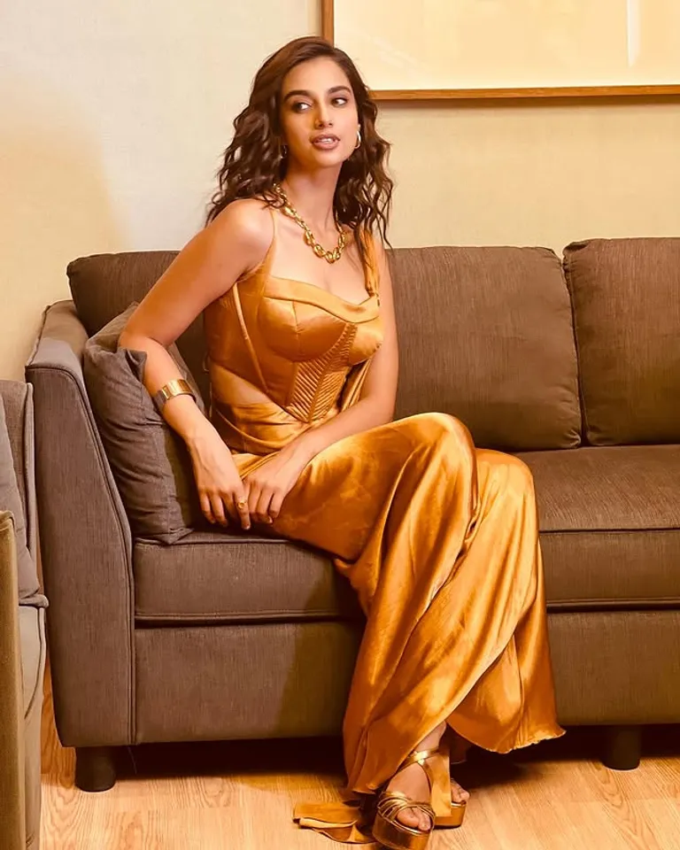 Meenakshi Chaudhary photos