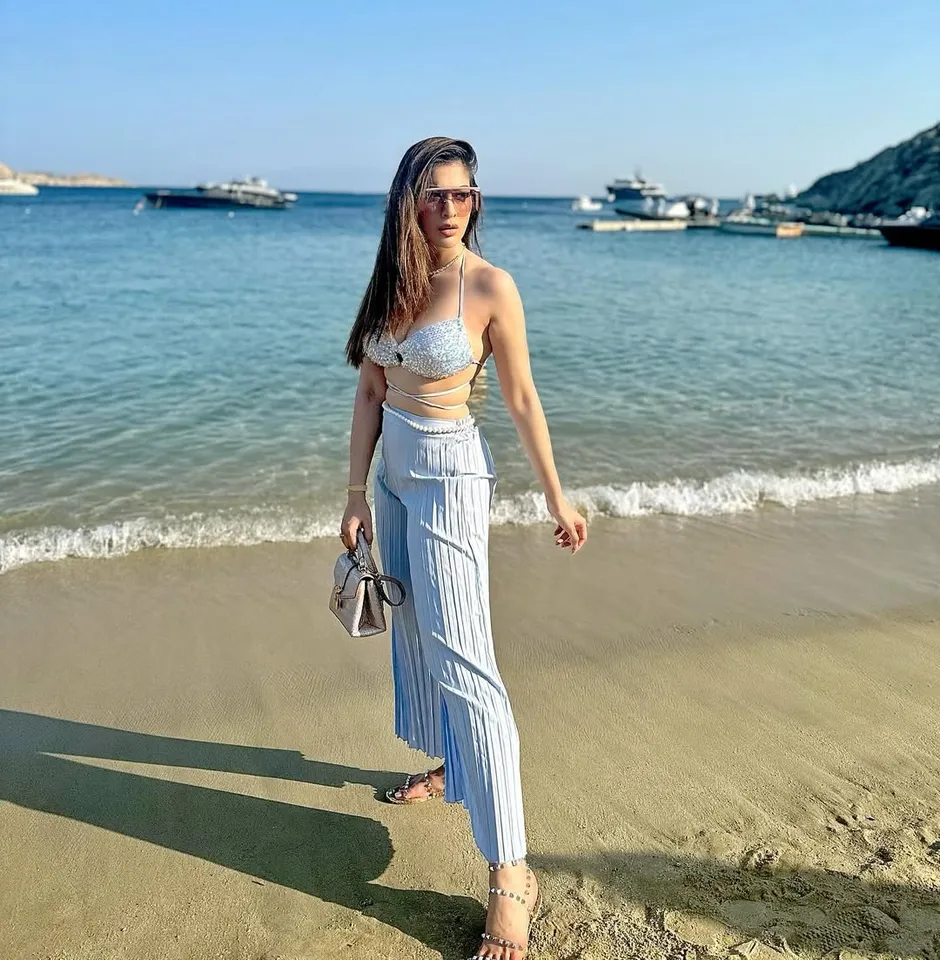 Lakshmi Rai beach photo