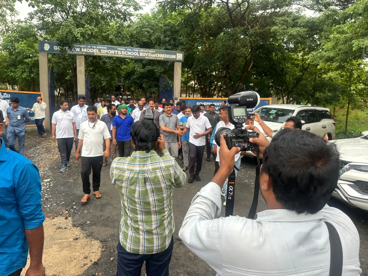 కొత్తగూడెంలో మీనాక్షి నటరాజన్, మంత్రి పొంగులేటి శ్రమదానం-PHOTOS
