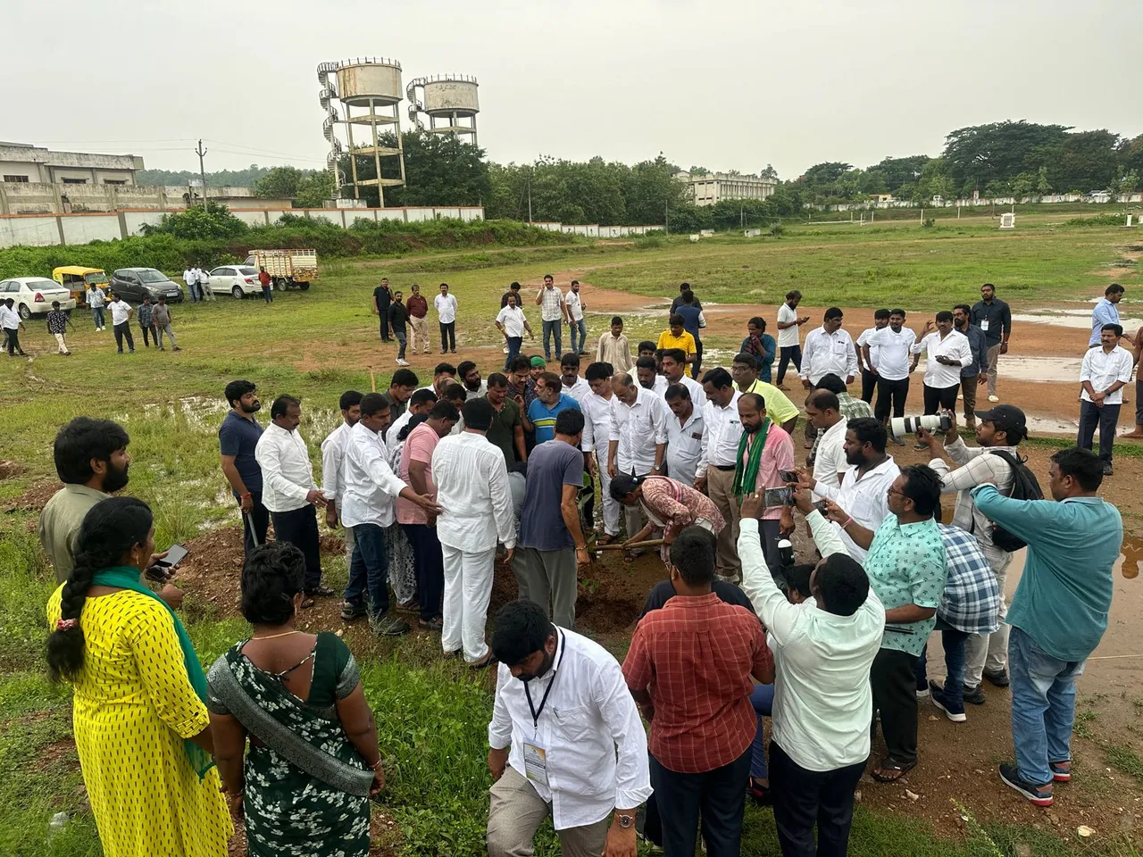 కొత్తగూడెంలో మీనాక్షి నటరాజన్, మంత్రి పొంగులేటి శ్రమదానం-PHOTOS