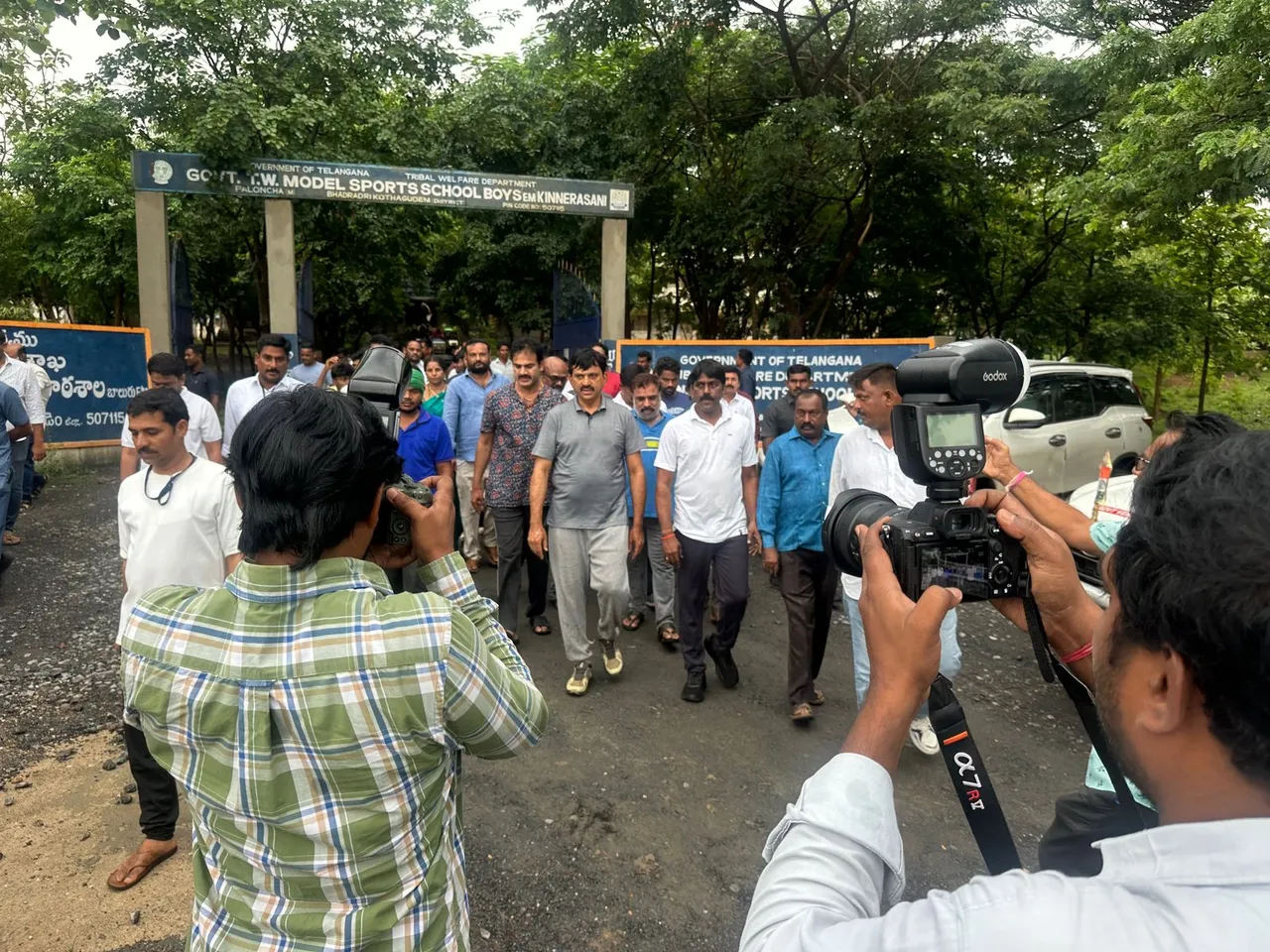 కొత్తగూడెంలో మీనాక్షి నటరాజన్, మంత్రి పొంగులేటి శ్రమదానం-PHOTOS