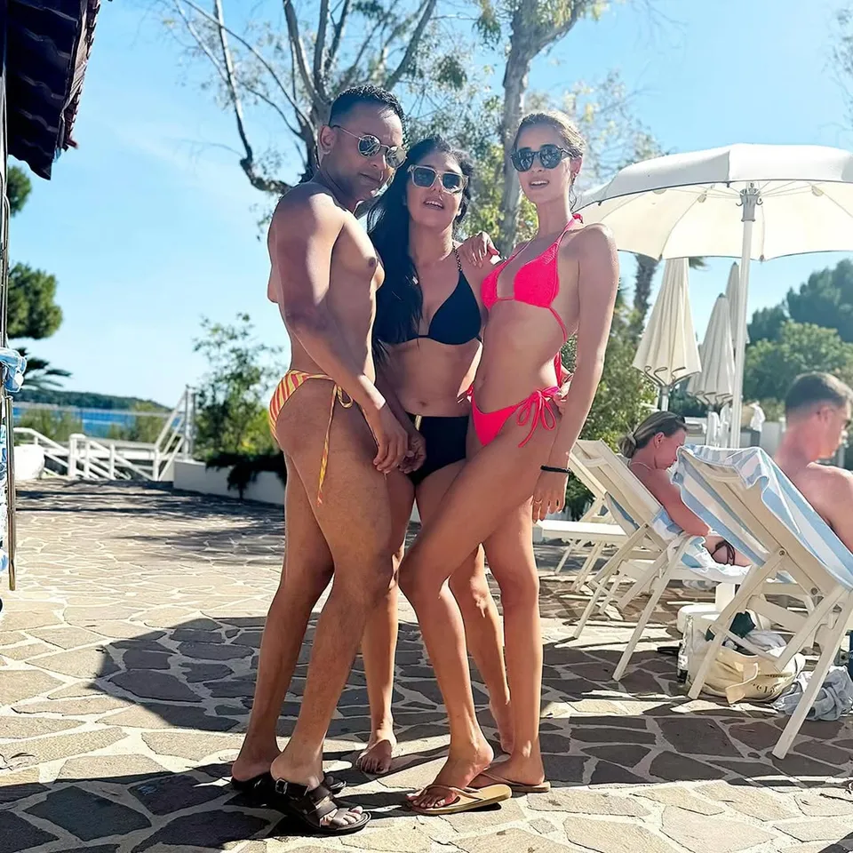 Ananya pandey bikini look first pic