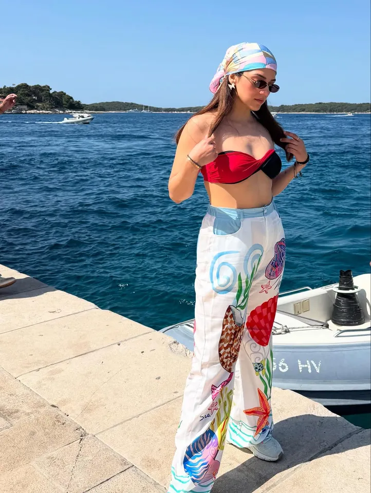 mehreen island trip fifth pic