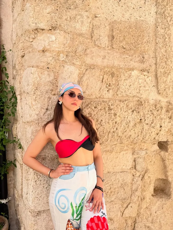 mehreen island trip third pic