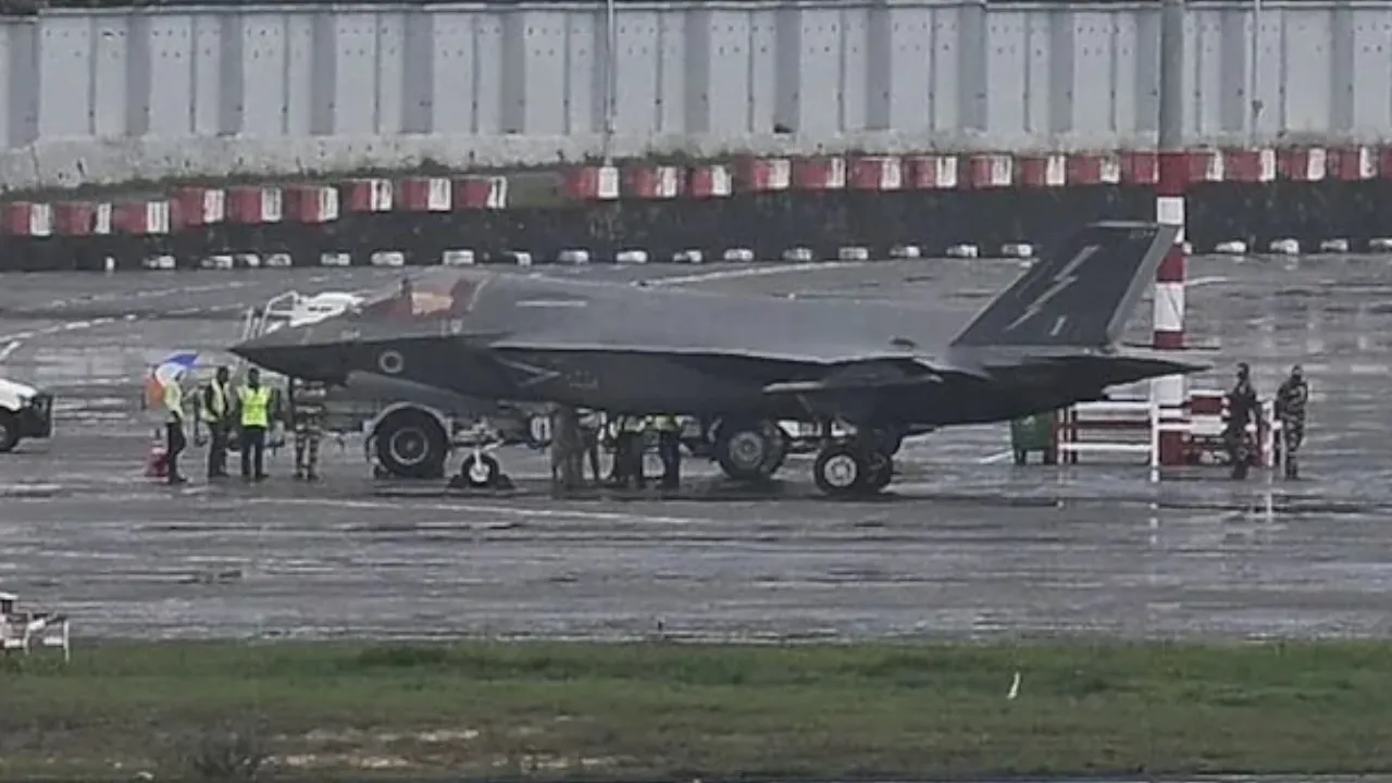 f-35 fighter jet emergency landing at Kerala airport