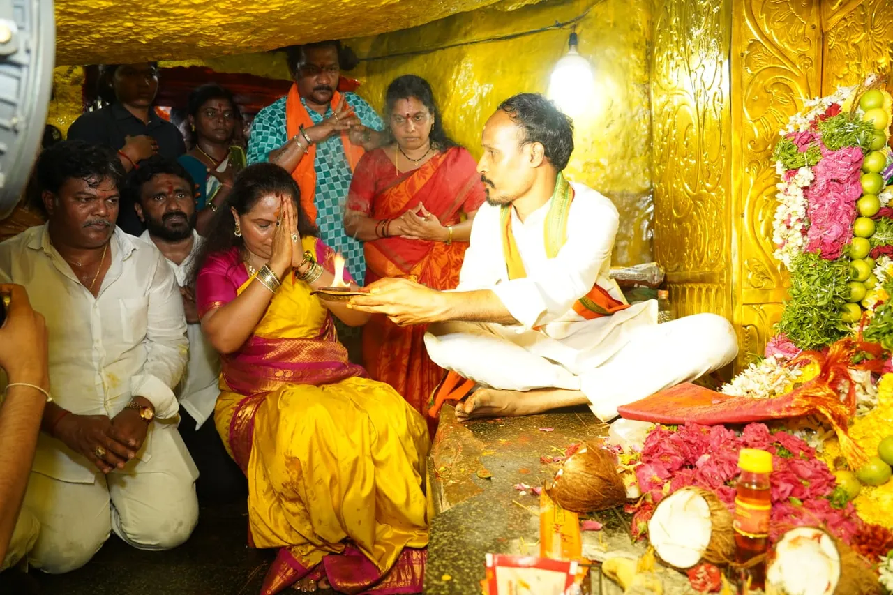 MLC Kavitha Bonalu 3