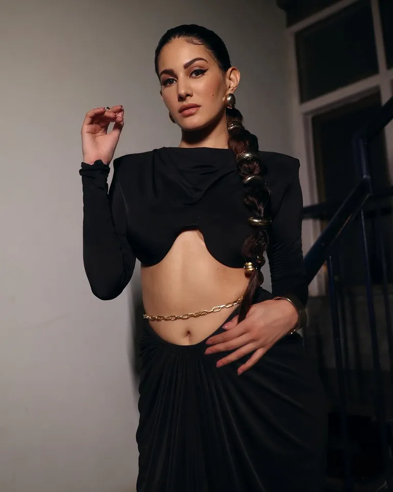 Amyra Dastur pic four