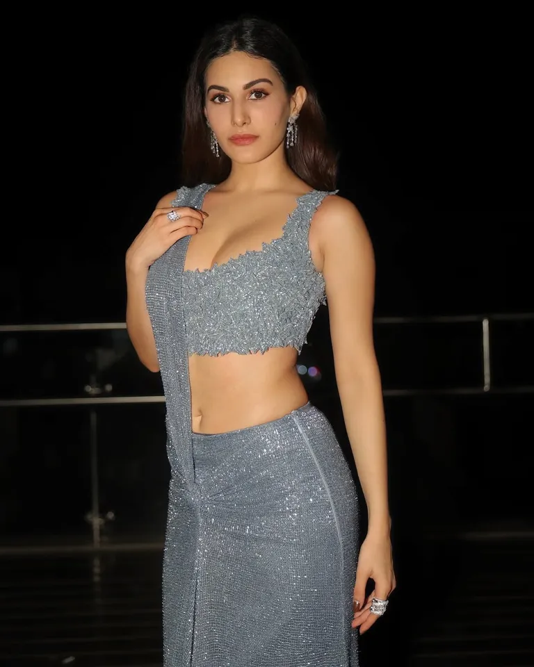 Amyra Dastur pic six