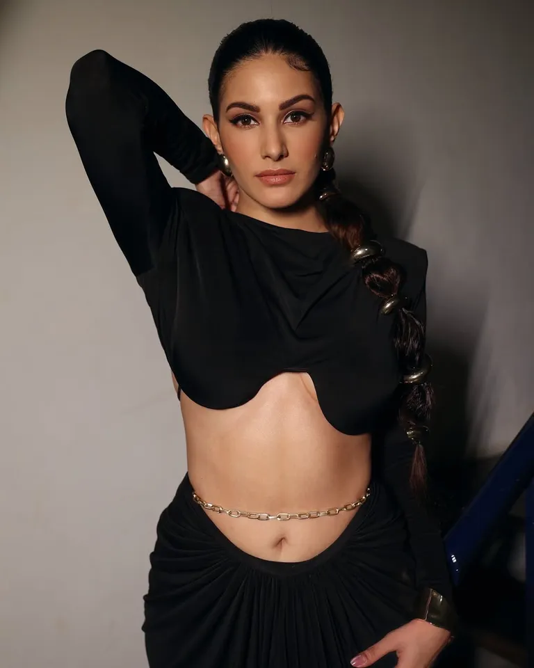 Amyra Dastur pic three