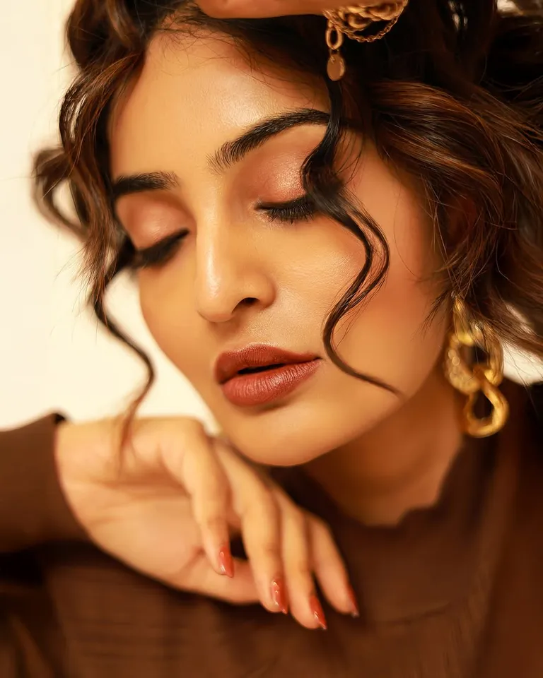 ananya nagalla modern looks pic six