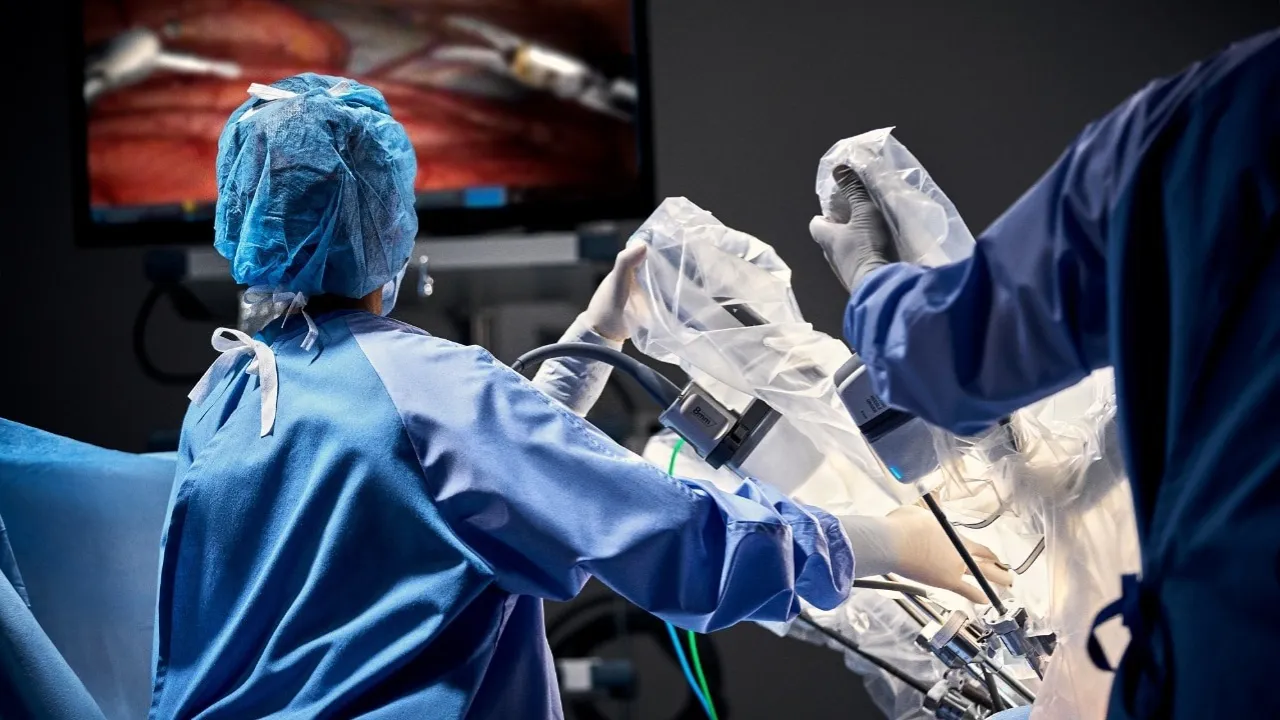 Chinese doctors perform first satellite powered surgery on patient 5,000 km away