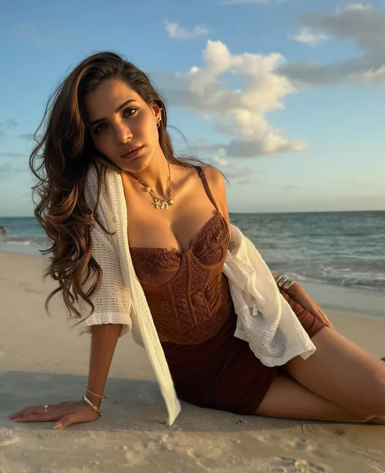 ashu reddy latest beach pic five