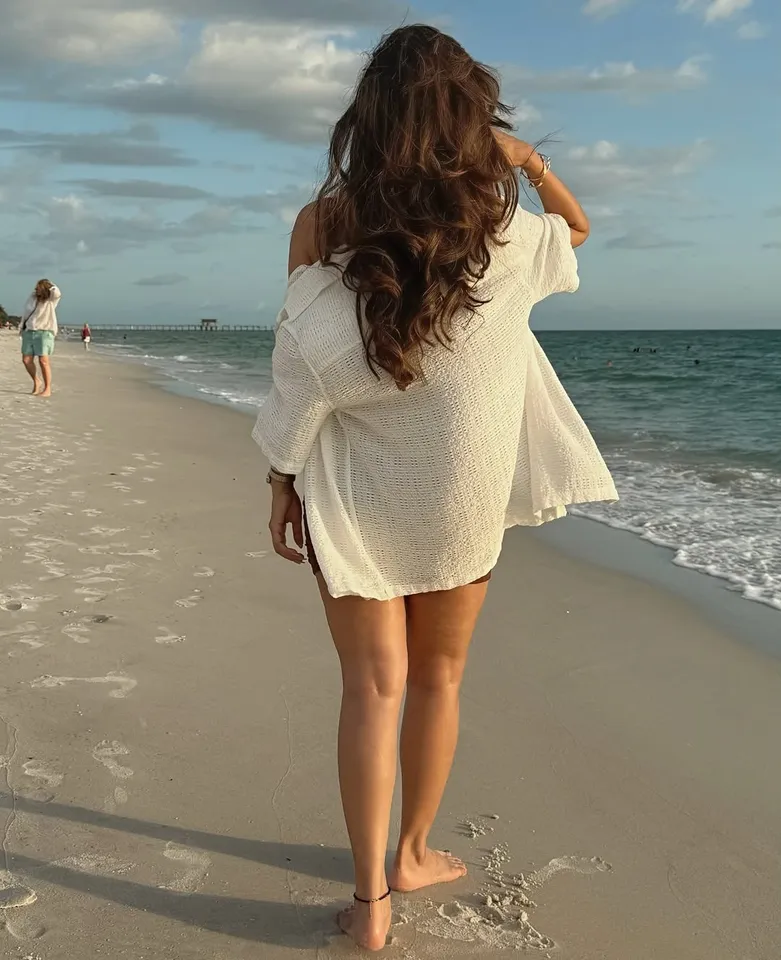ashu reddy latest beach pic three