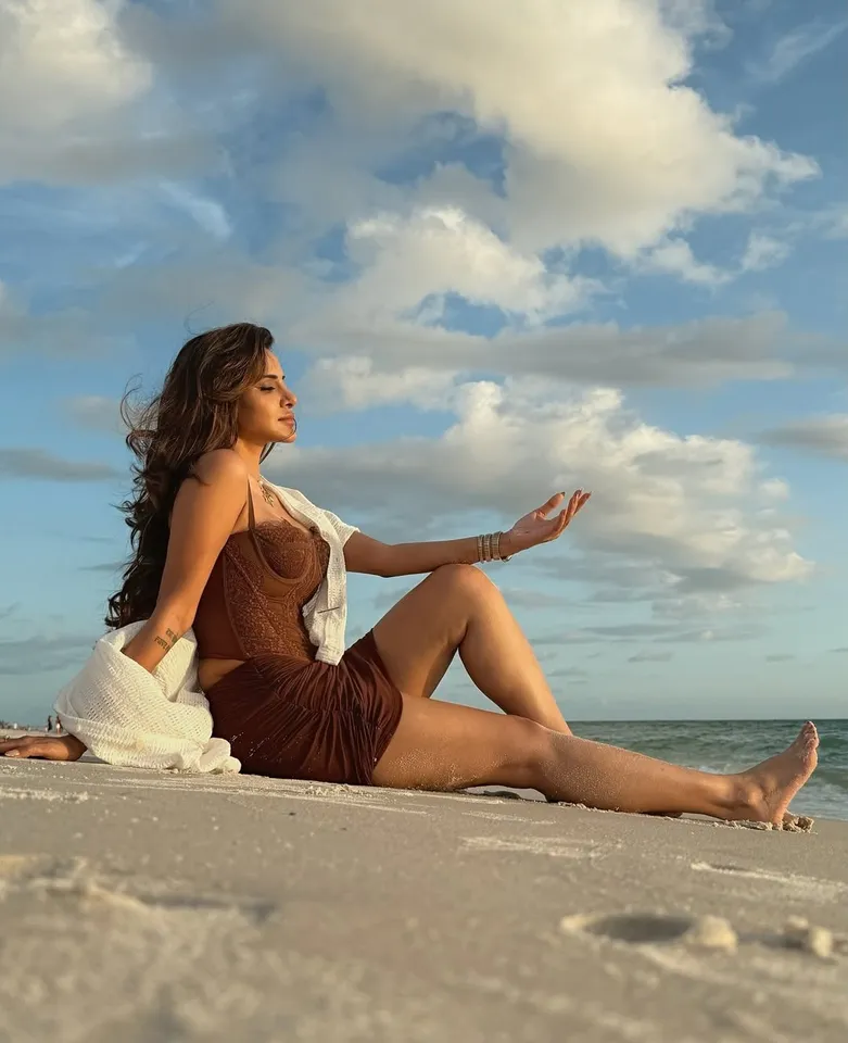 ashu reddy latest beach pic two