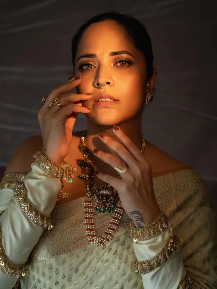 anchor anasuya traditional look pic six