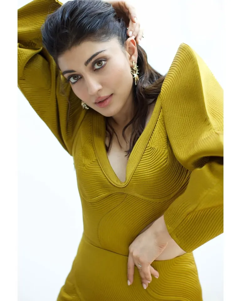 Pranita fashion look pic two
