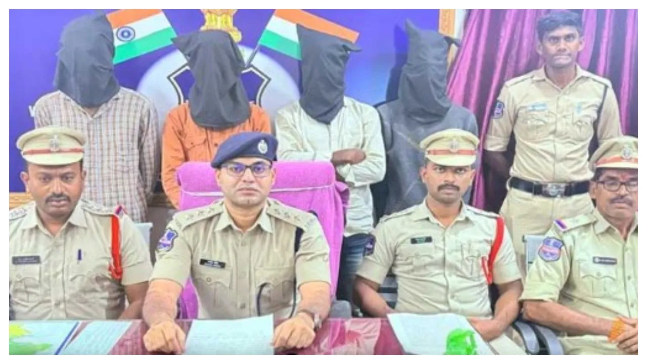 Ganja gang arrested