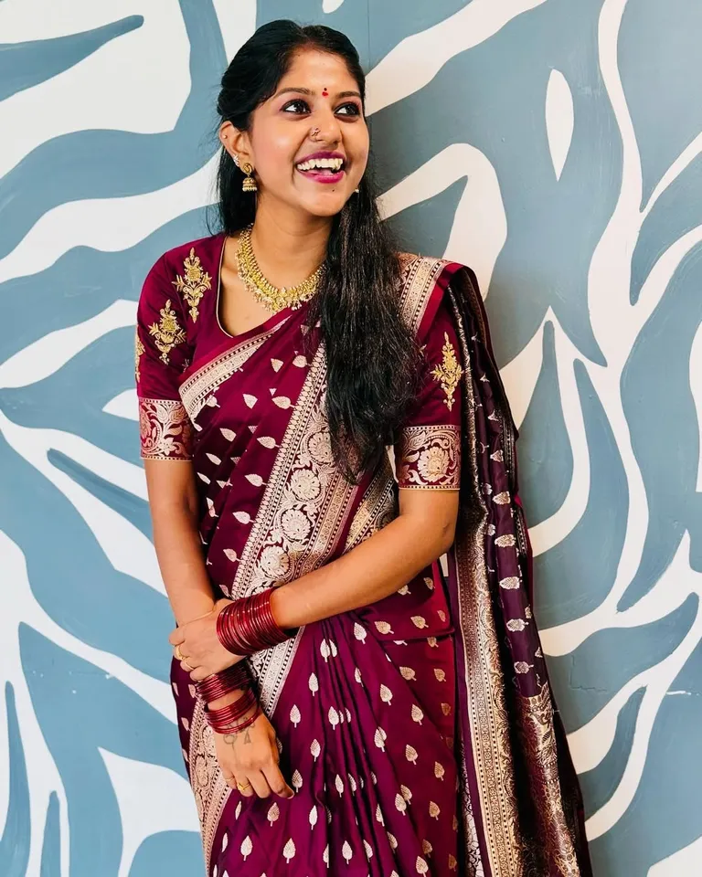 singer Madhupriya pic four