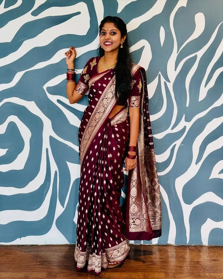 singer Madhupriya pic three