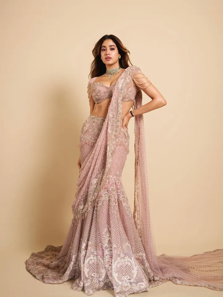 Janhvi Kapoor lehenga pic four