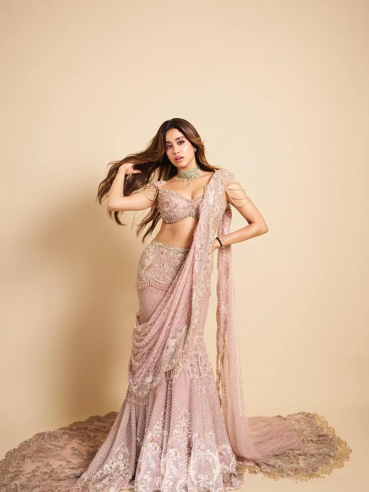 Janhvi Kapoor lehenga pic three