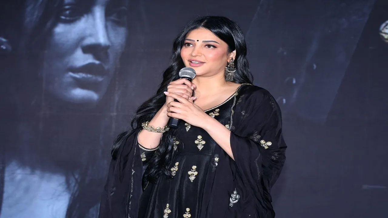 Shruti Haasan in Coolie