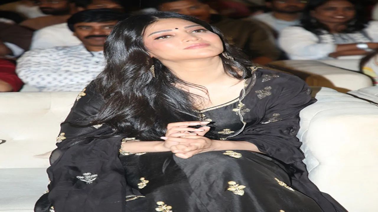 Shruti Haasan in Coolie