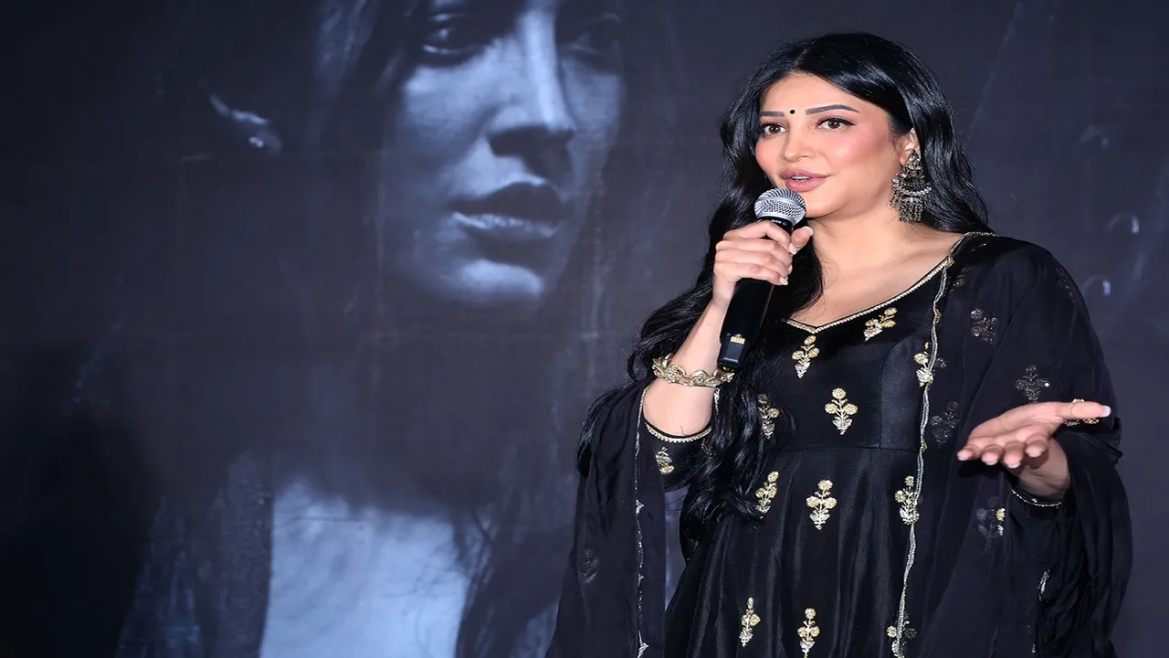 Shruti Haasan in Coolie