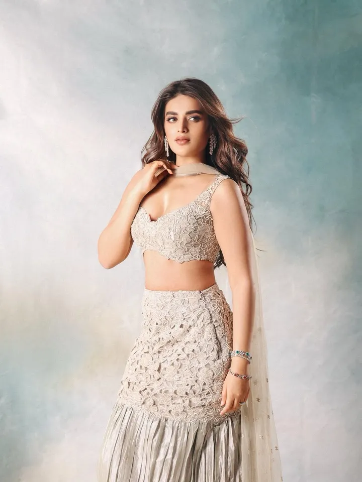 Nidhhi Agerwal pic three