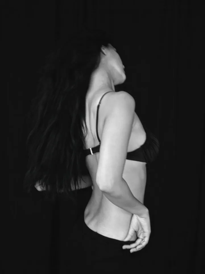 disha patani in black pic five