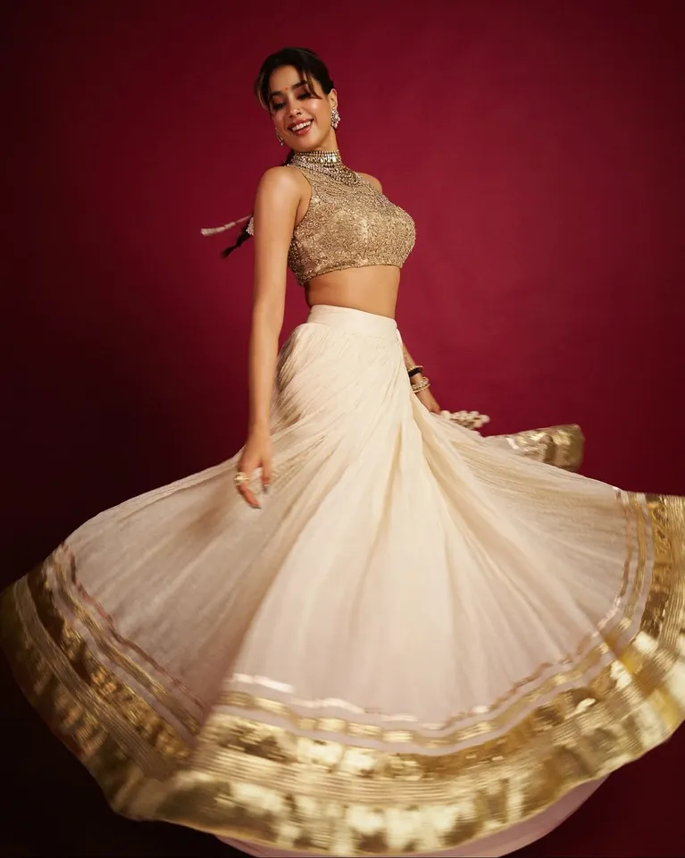 Janhvi Kapoor traditional pic four