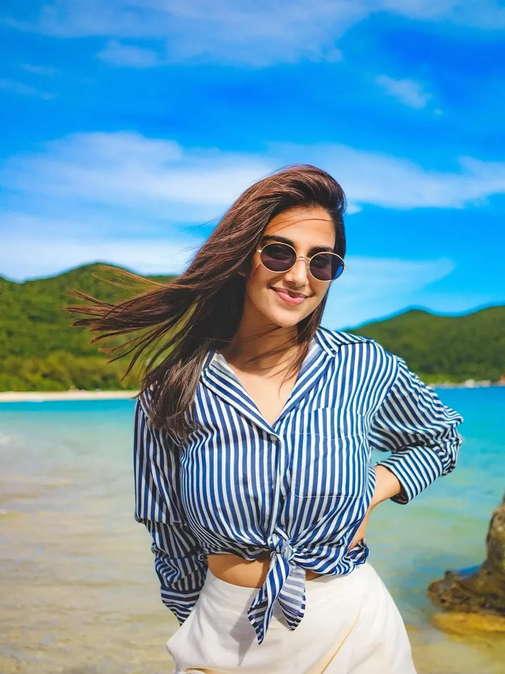 Meenakshi chaudhary