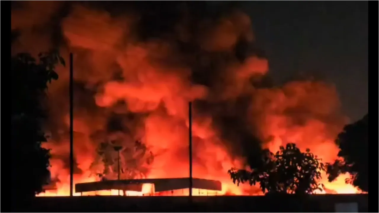 Major fire breaks out in a Scrap Godown in Kushaiguda, Hyderabad