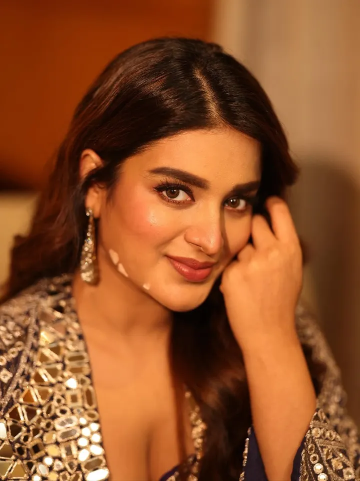 🦋Styled by @officialanahita Wearing- @29india Earrings- @mspinkpantherjewel Style team- @pranat (1)