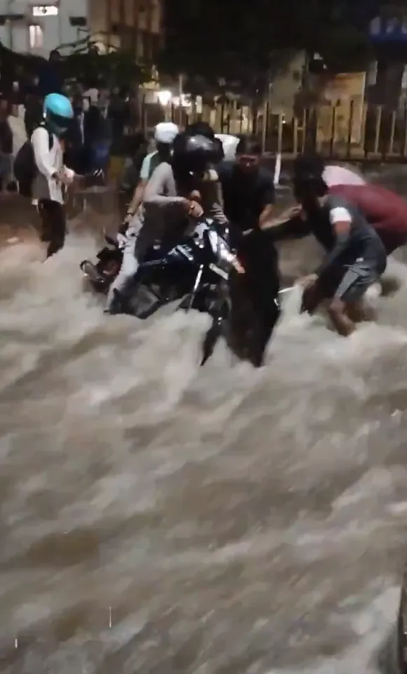 HYD RAINS PIC SEVEN