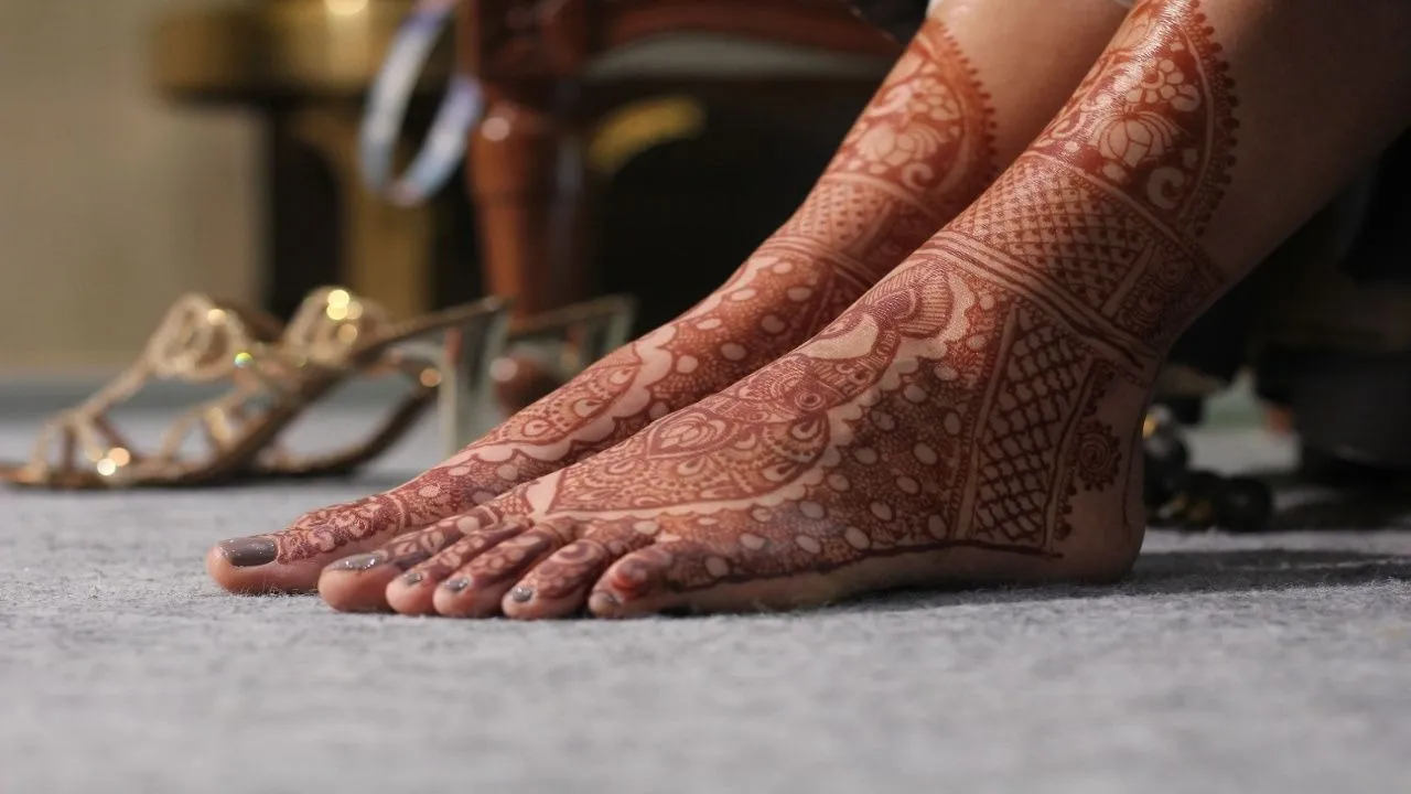 Mehndi Women Feet
