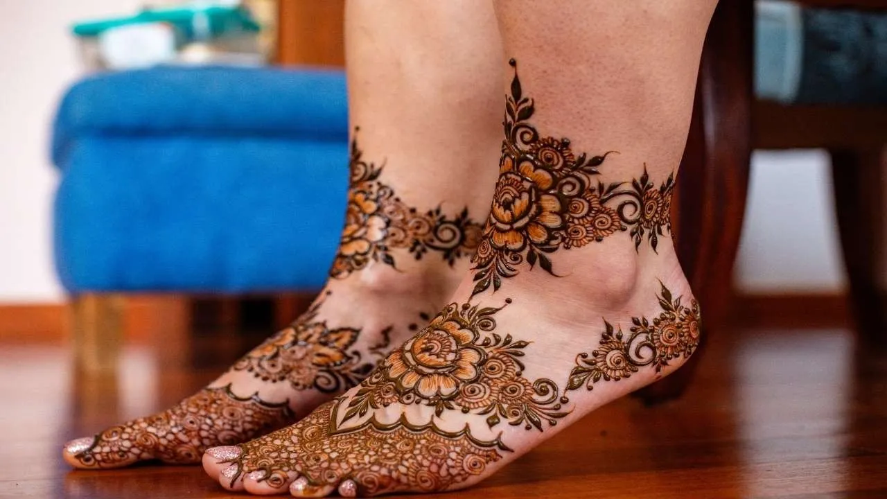 Mehndi Women Feet