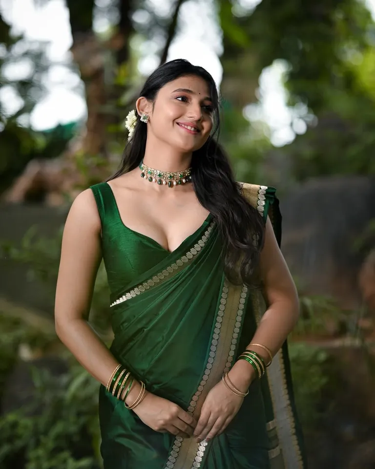 Ritika green saree pic four