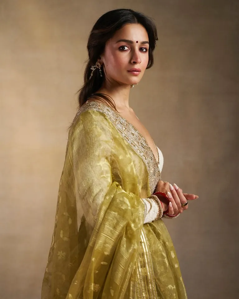 Alia special pic four