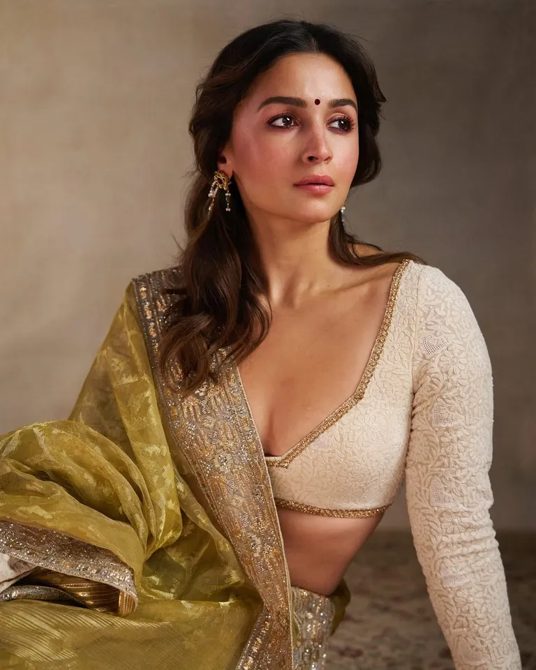 Alia special pic six